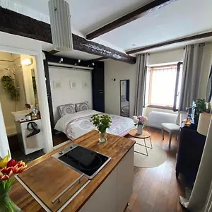 Appartamento Au Coeur Du Vieil, Antibes